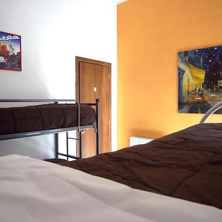 California Hostel