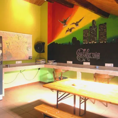 Hostel California *
