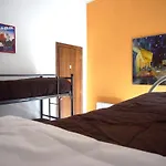 California Hostel